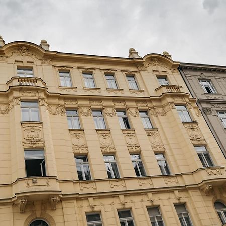 Comfortable And Cosy Apt A Few Steps From Dancing House And Naplavka Dance Prag Dış mekan fotoğraf